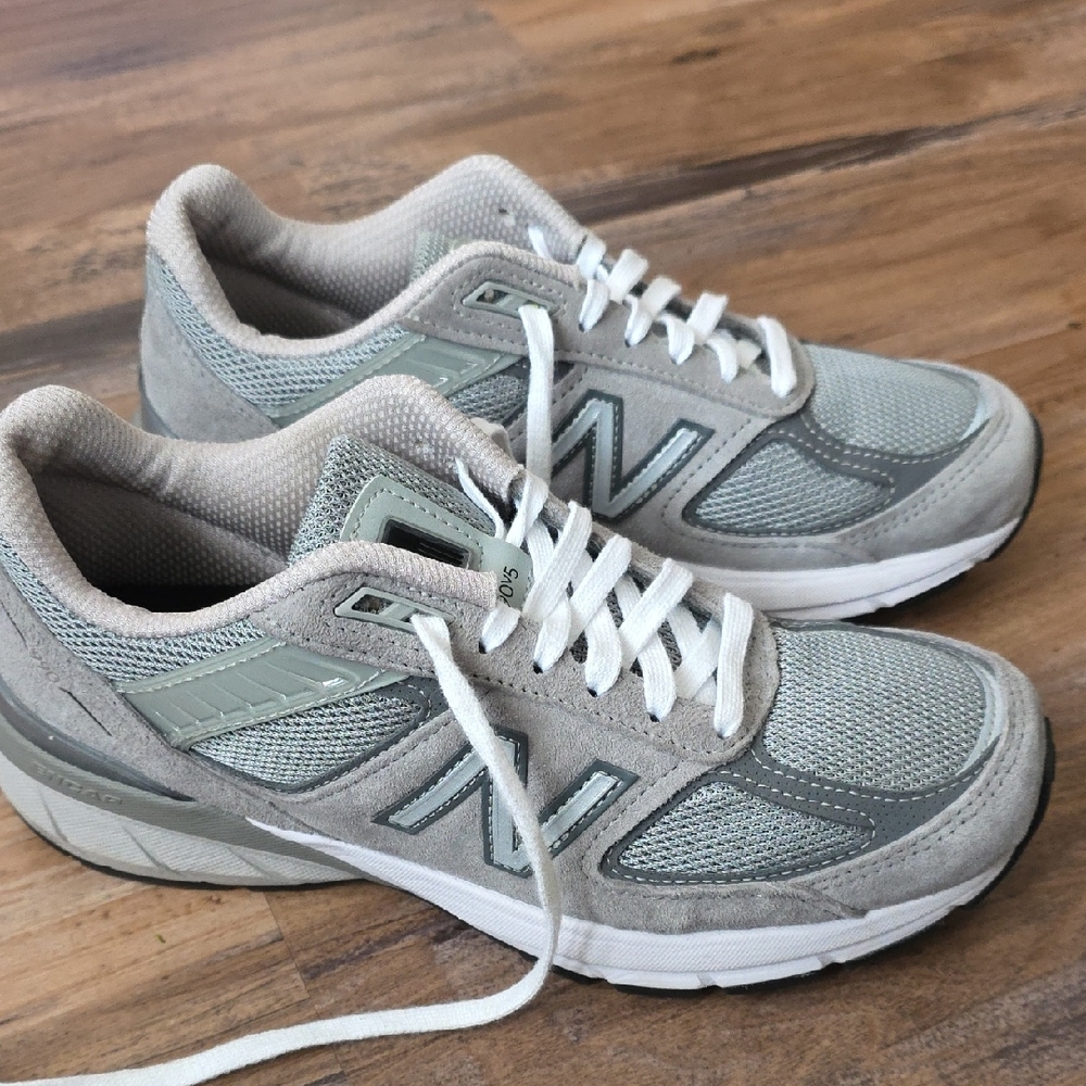 Like New New Balance 990v5